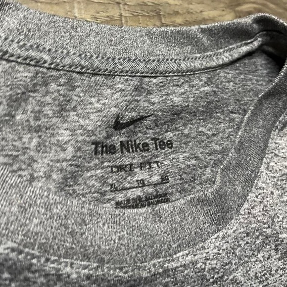 Nike Grey Heather Dri-Fit Retro Sportswear Running Shirt size XL - Picture 3 of 3